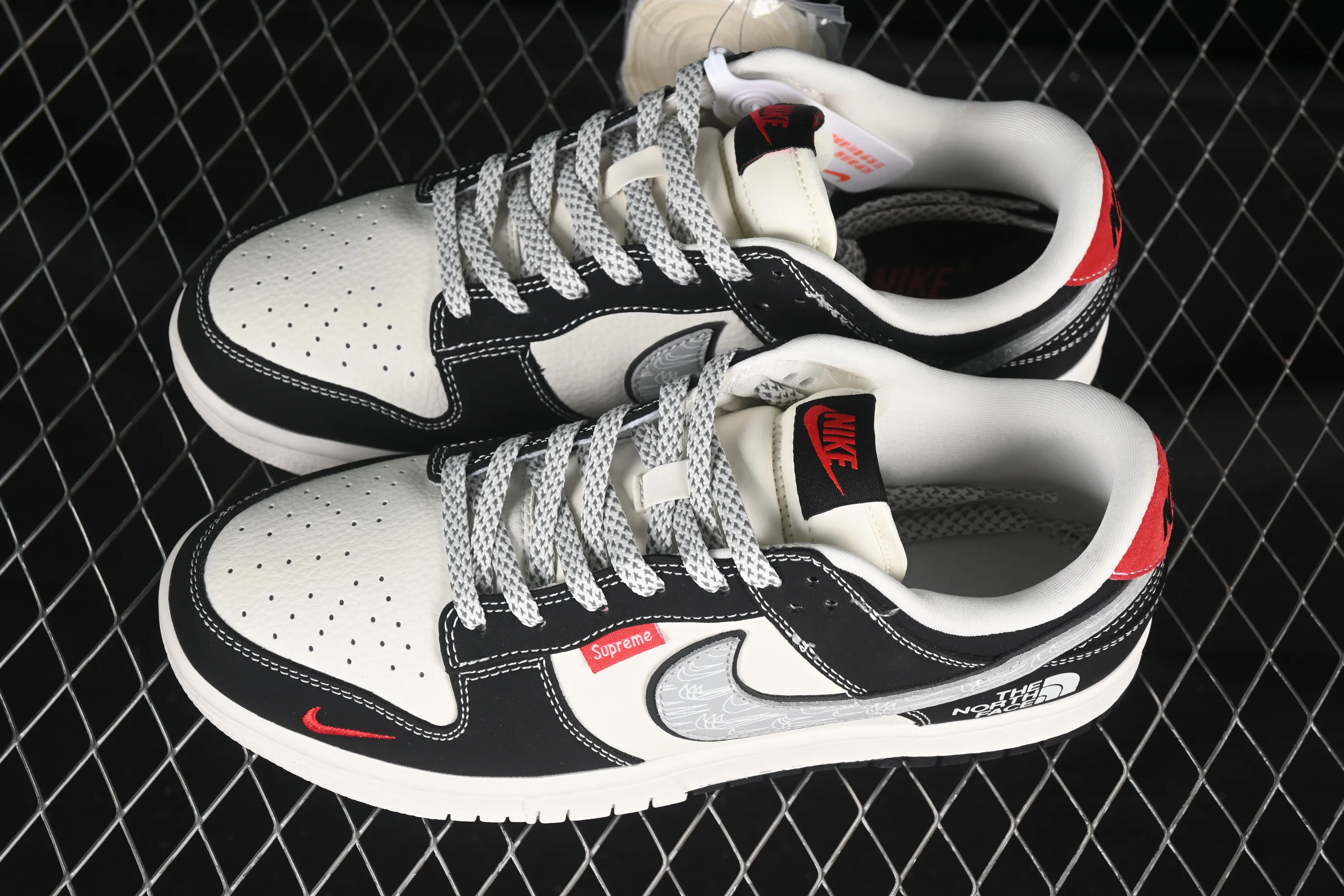 All categories Nk SB Dunk Series Nk SB Dunk Low High-end customization Low-top sneakers Nike SB Dunk Low North Face x Sup tripartite joint series Sketch gray hook Anniversary high-end customization Low-top casual sneakers CS1688-105